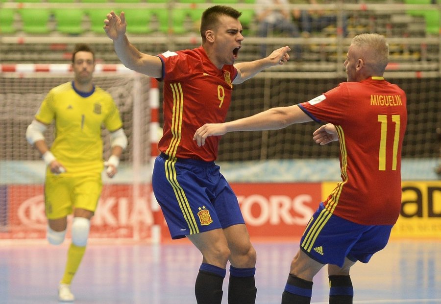 В матче 1/8 финала испанцы обыграли команду Казахстана с результатом 5:2